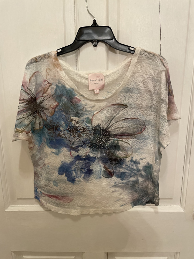 Romeo & Juliet Couture Size M Women’s Shirt